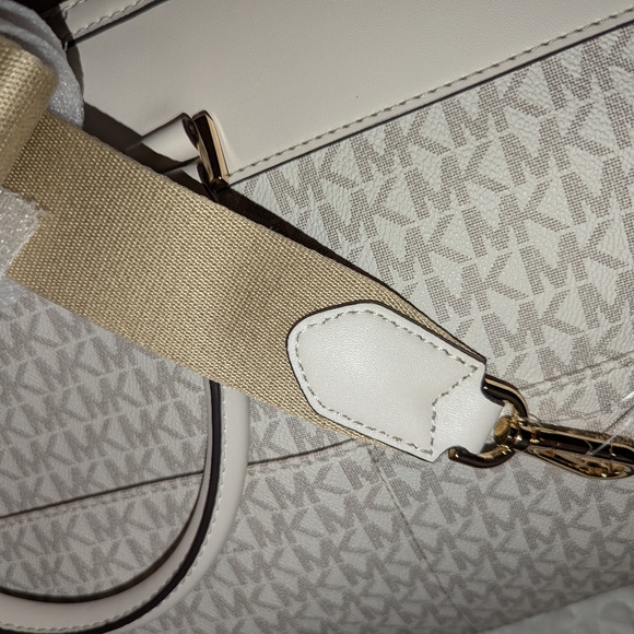 Michael Kors Jet Set Travel Large Duffle PVC Signature Light Cream Multi NWOT - Picture 9 of 13